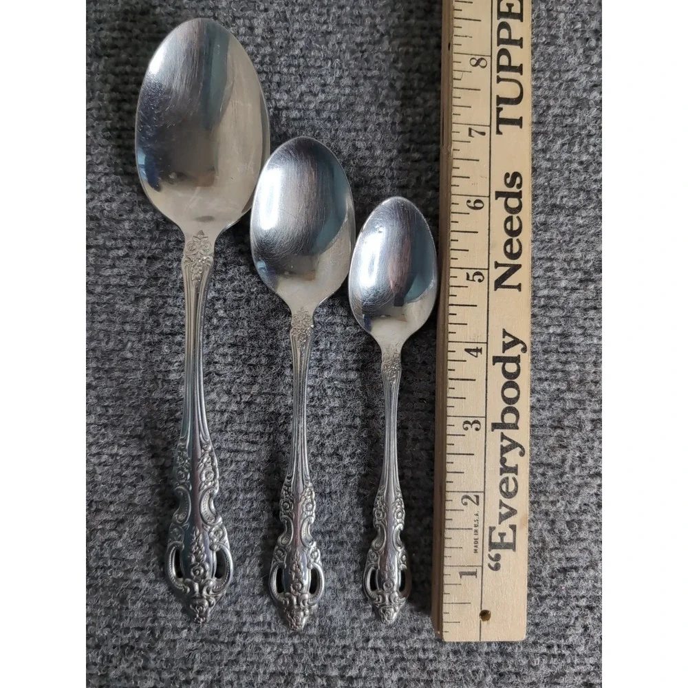 SSS Oneida Pembrooke Renoir Stainless Flatware 23 Piece Spoons & Spread NO FORKS